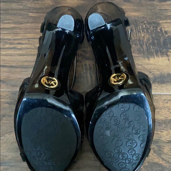 Michael Kors Strappy buckle platform heels - Picture 5 of 6